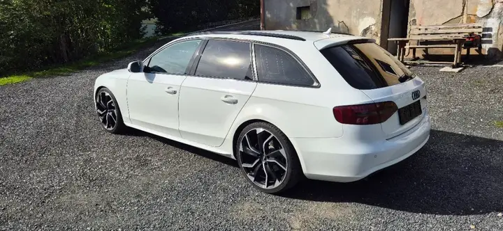 Audi A4 2014 photo 2