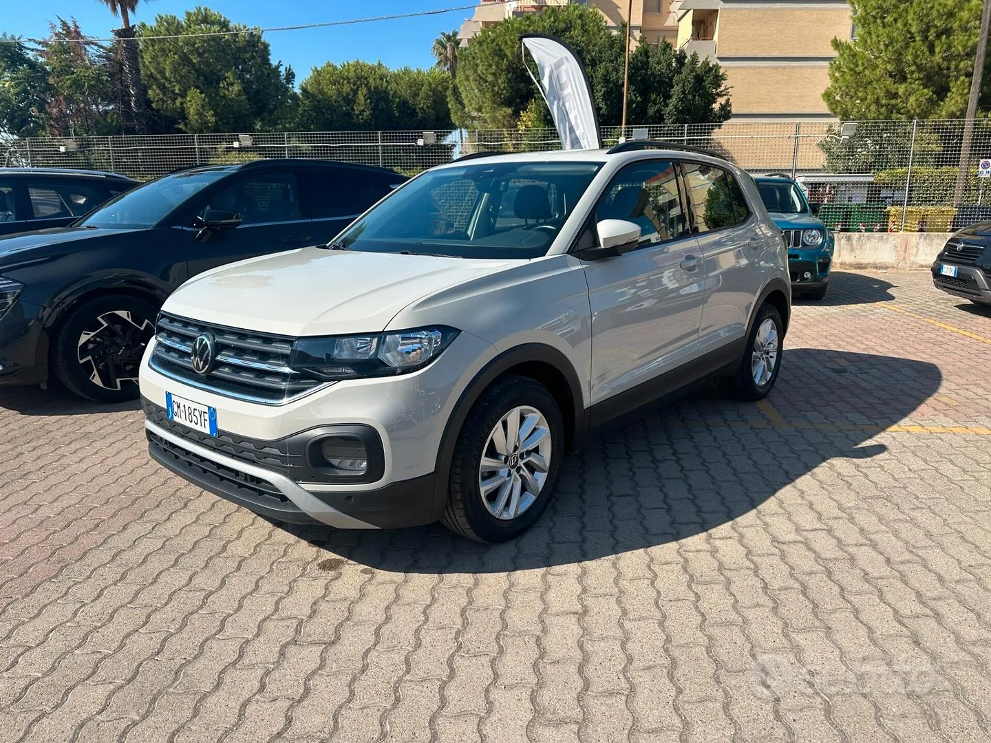 Volkswagen T-Cross 2023 photo 2