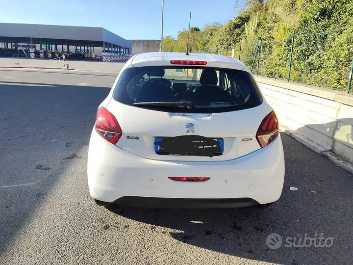 Peugeot 208 2016 photo 3