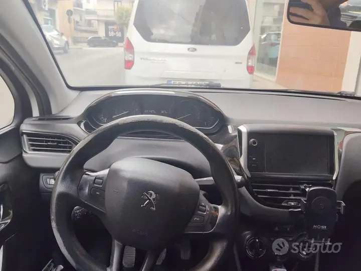 Peugeot 208 2016 photo 4