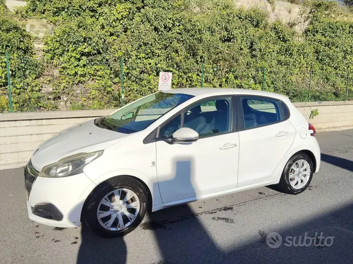 Peugeot 208 2016 photo 2