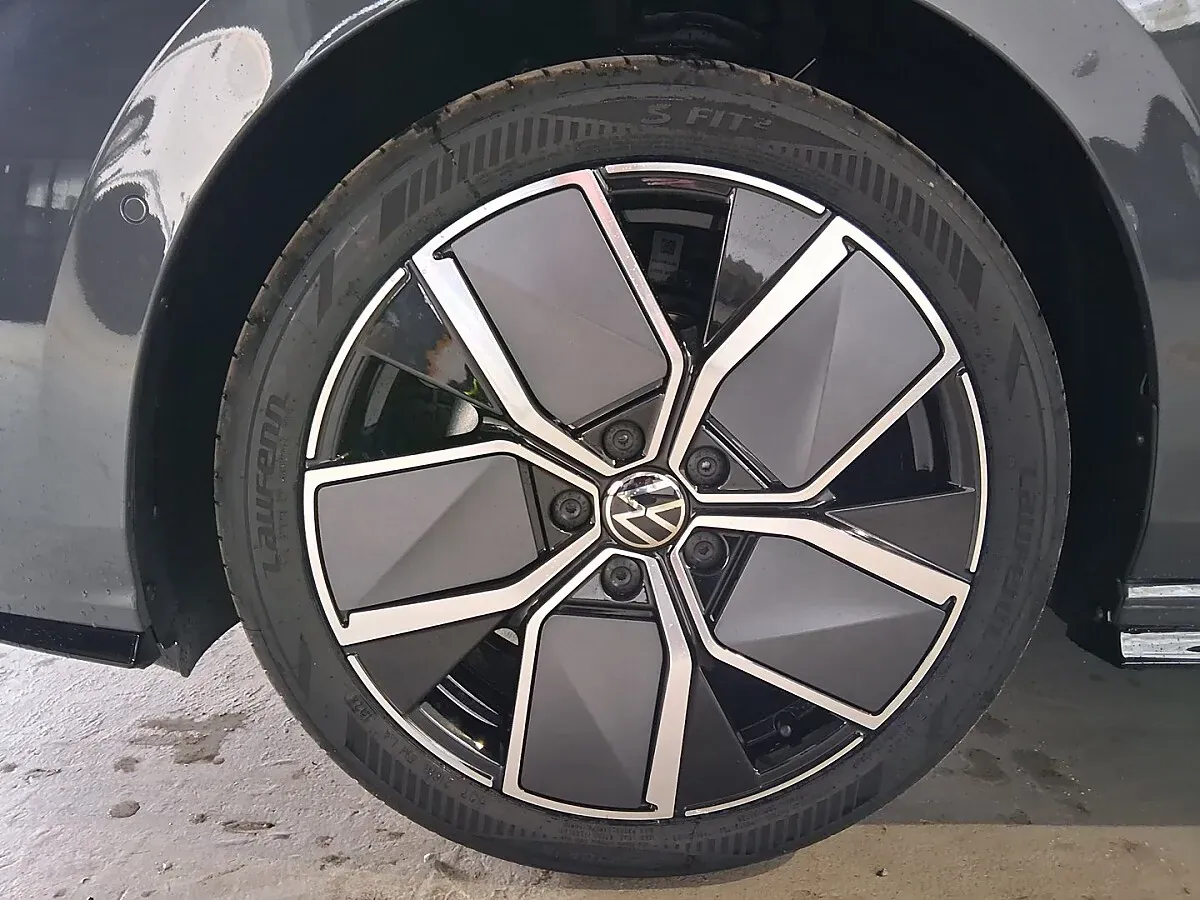 Volkswagen Golf 2026 photo 2