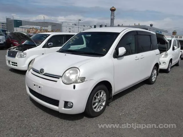Toyota Sienta 2009 photo 2