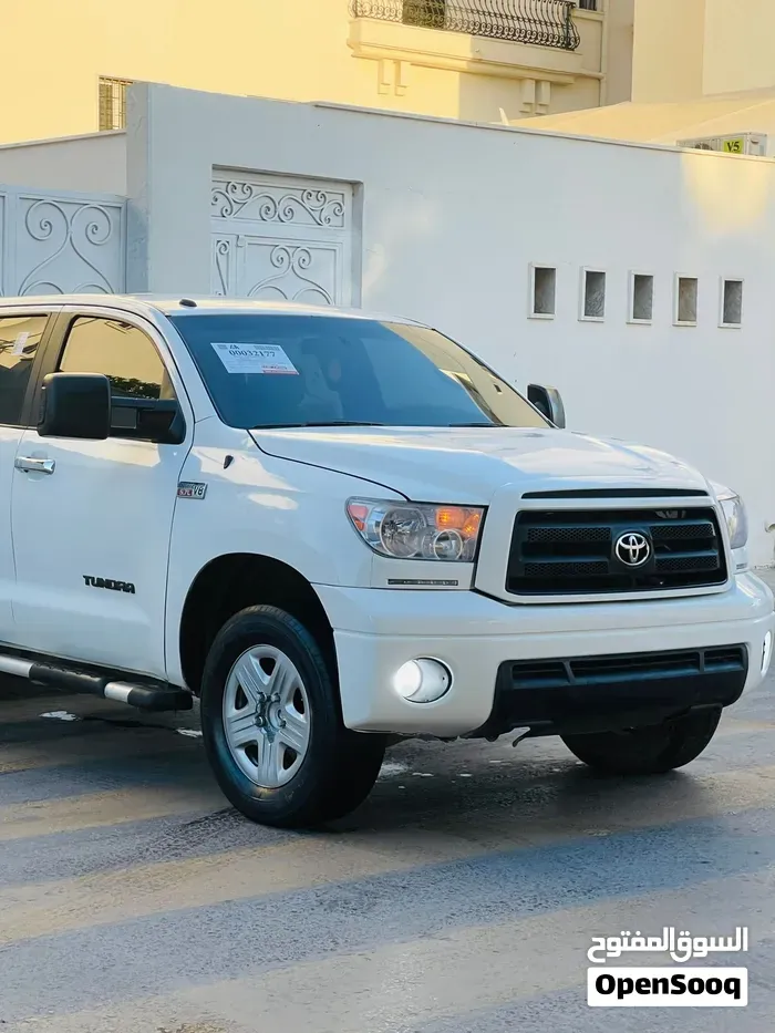 Toyota Tundra 2011 photo 2