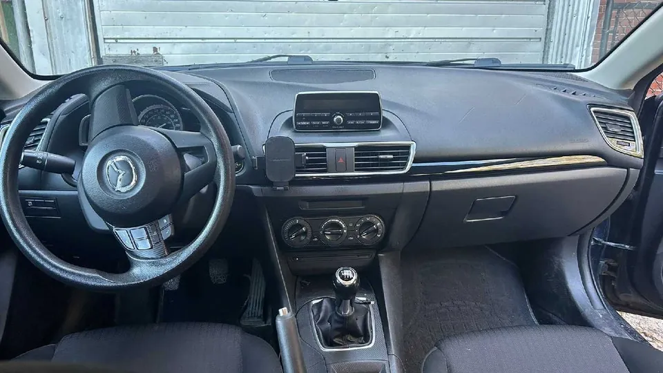 Mazda 3 2015 photo 3