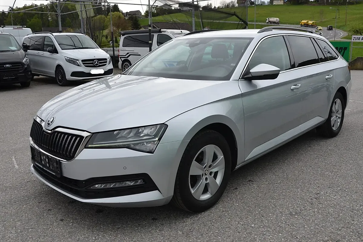 Skoda Superb 2023 photo 2