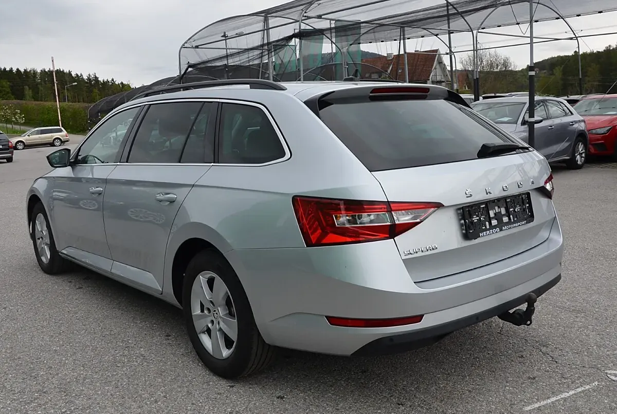 Skoda Superb 2023 photo 3