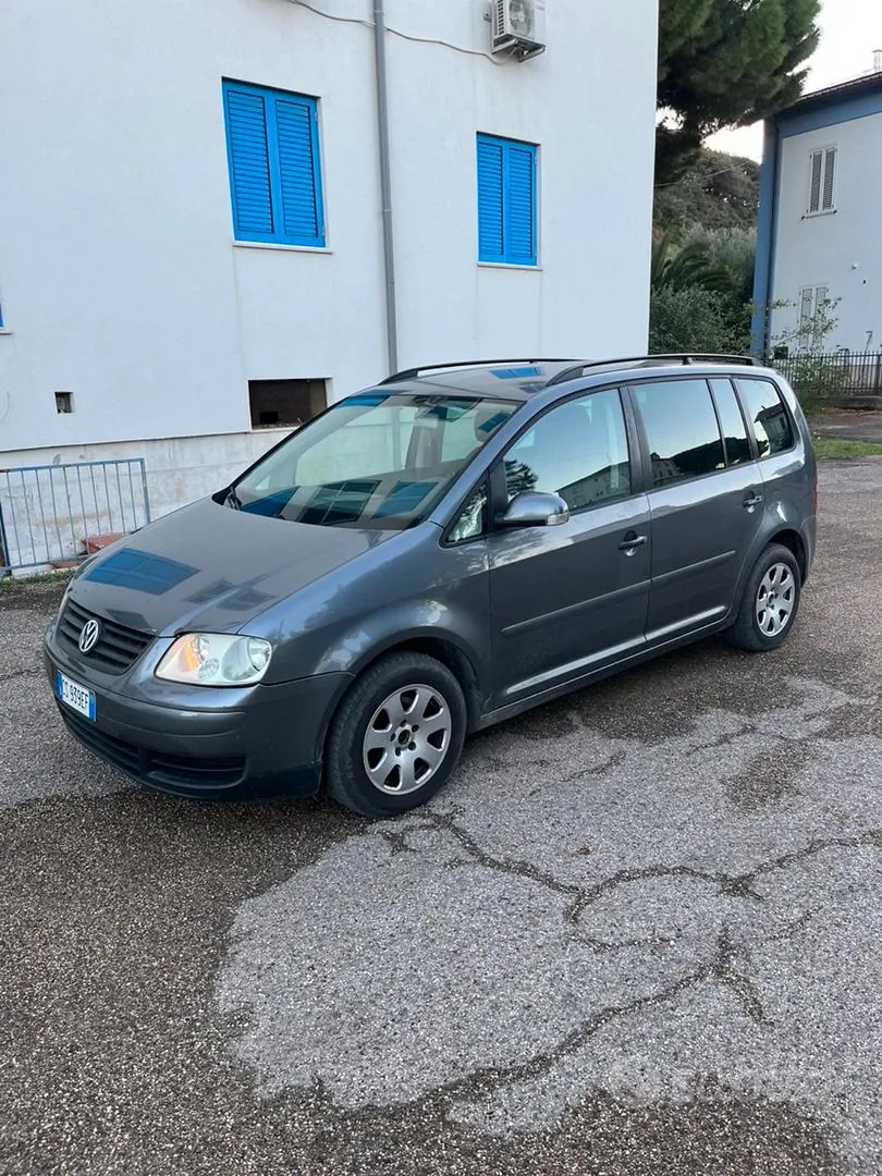 Volkswagen Touran 2005 photo 2