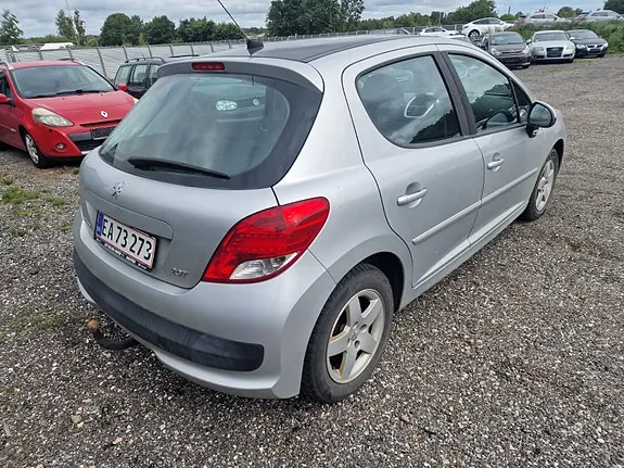 Peugeot 207 2010 photo 4