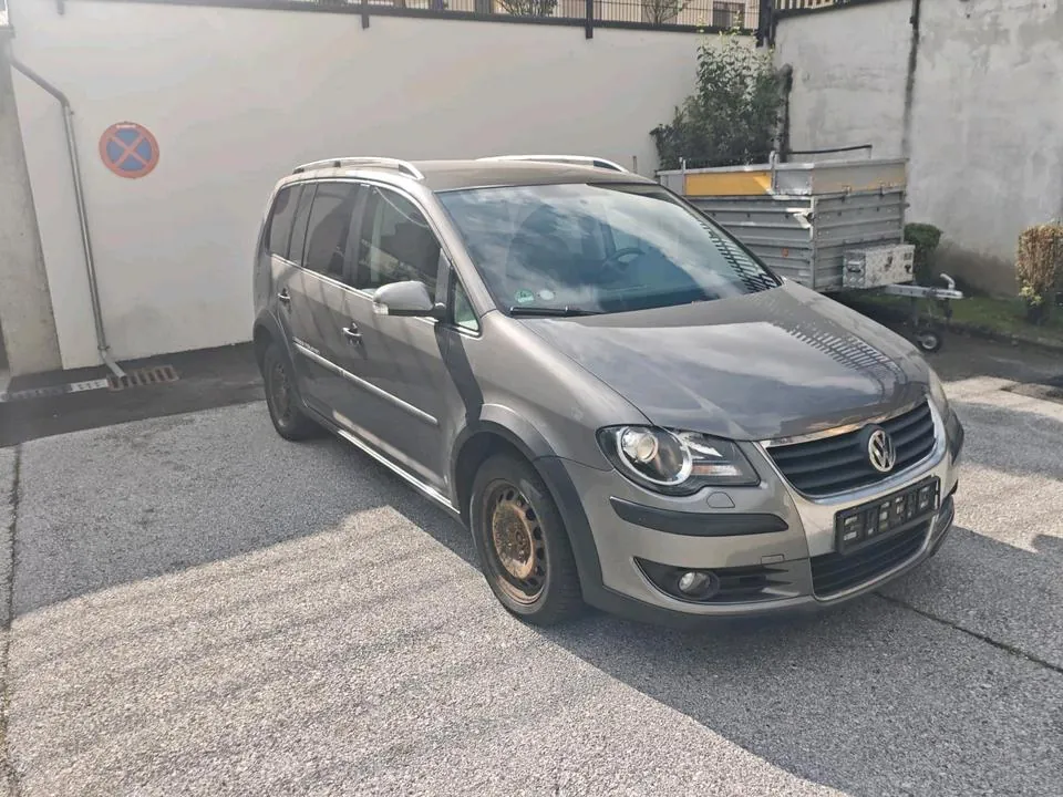 Volkswagen Cross Touran