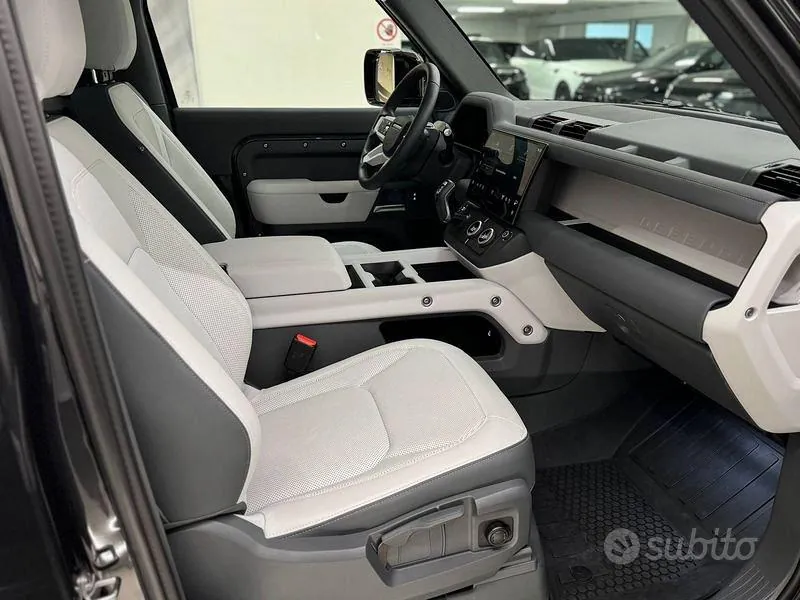 Land Rover Defender 2026 photo 3