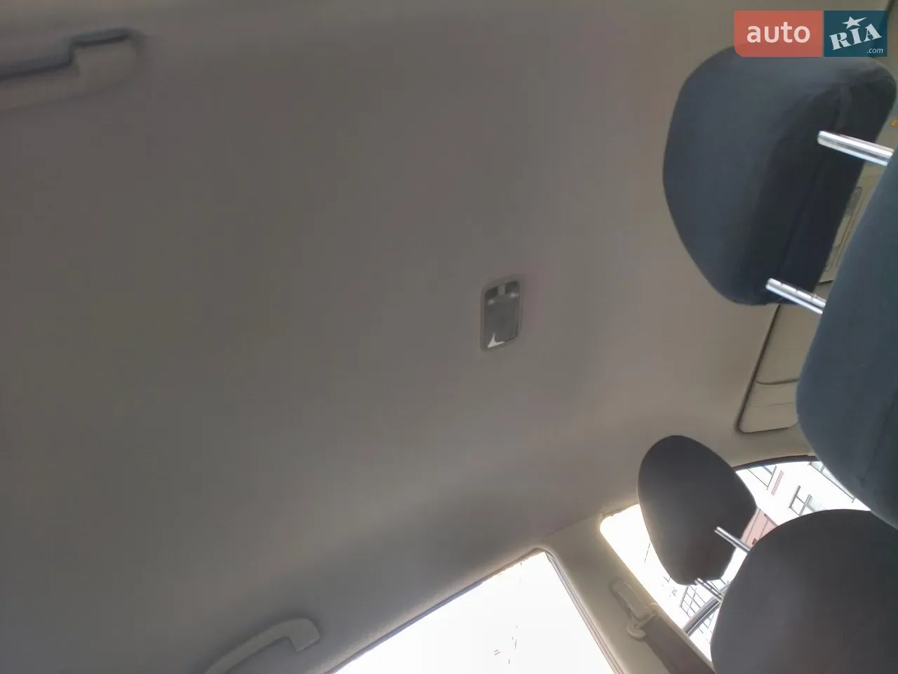 Nissan Tiida 2010 photo 2