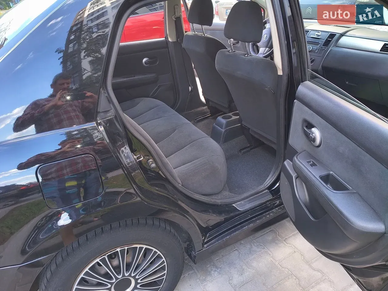 Nissan Tiida 2010 photo 4