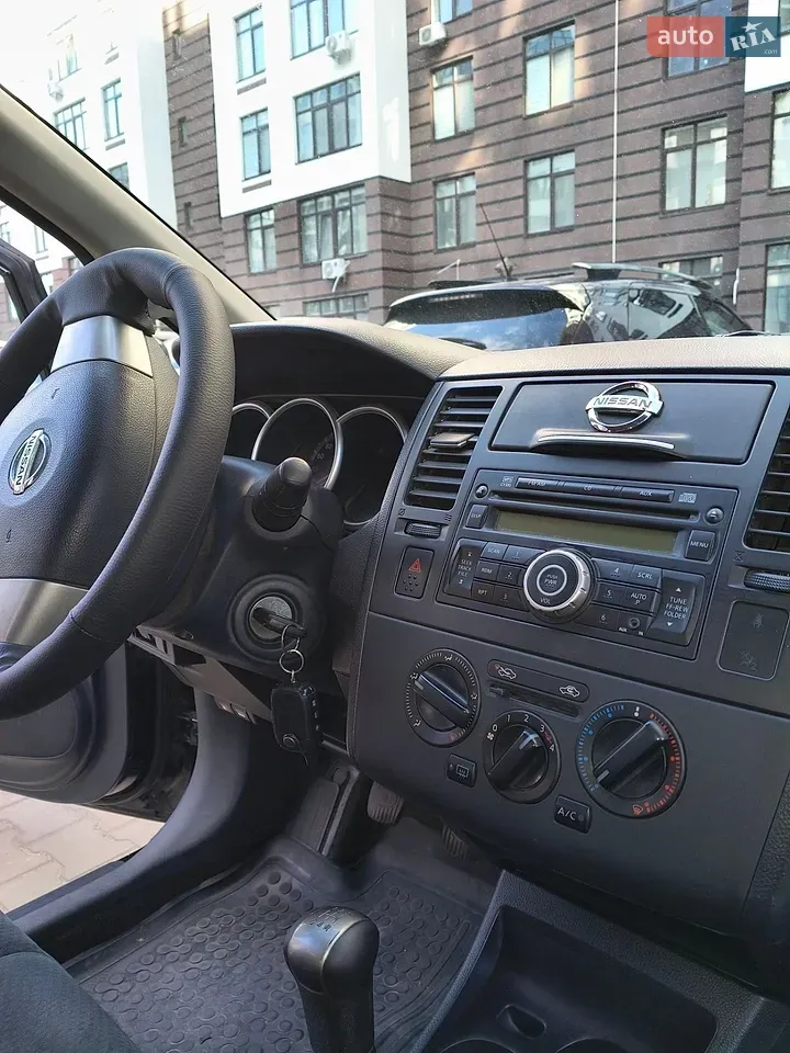 Nissan Tiida 2010 photo 5
