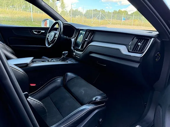Volvo Xc60 2018 photo 3