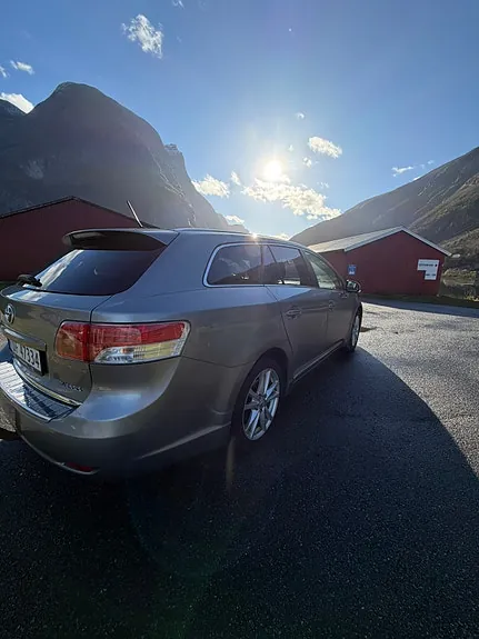 Toyota Avensis 2010 photo 4