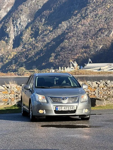 Toyota Avensis 2010 photo 2