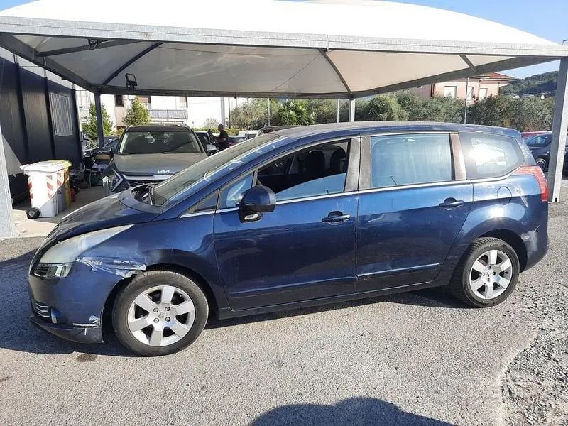 Peugeot 5008 2011 photo 4