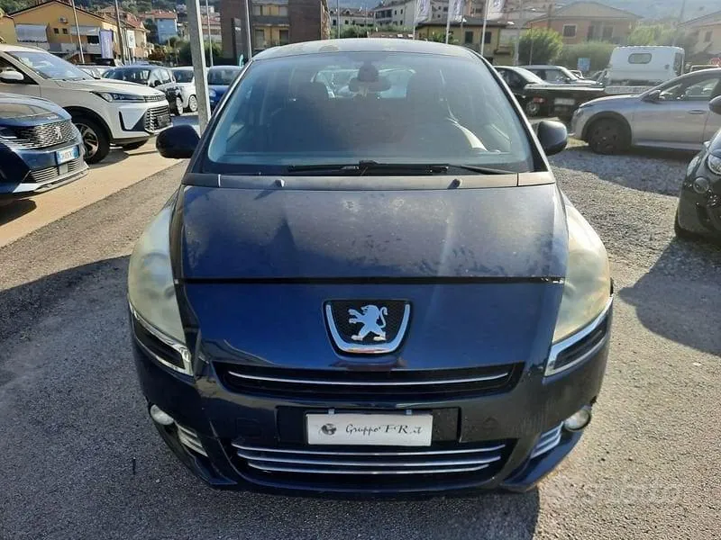 Peugeot 5008 2011 photo 2
