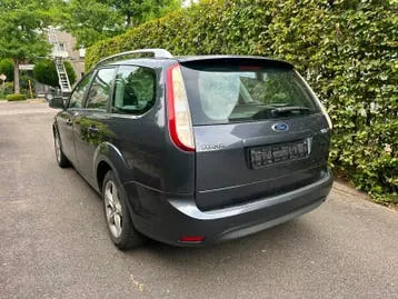 Ford Focus 2010 photo 2