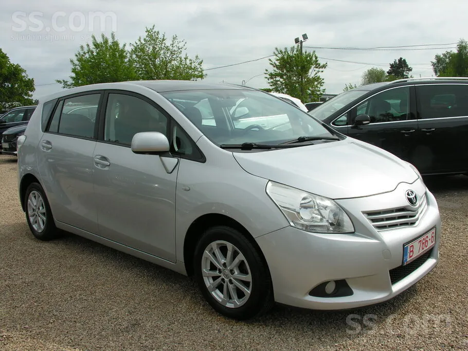 Toyota Verso 2011 photo 2