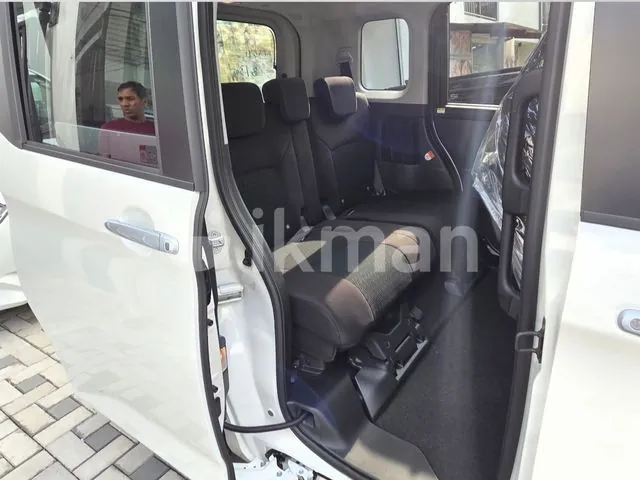 Toyota Roomy 2025 photo 3