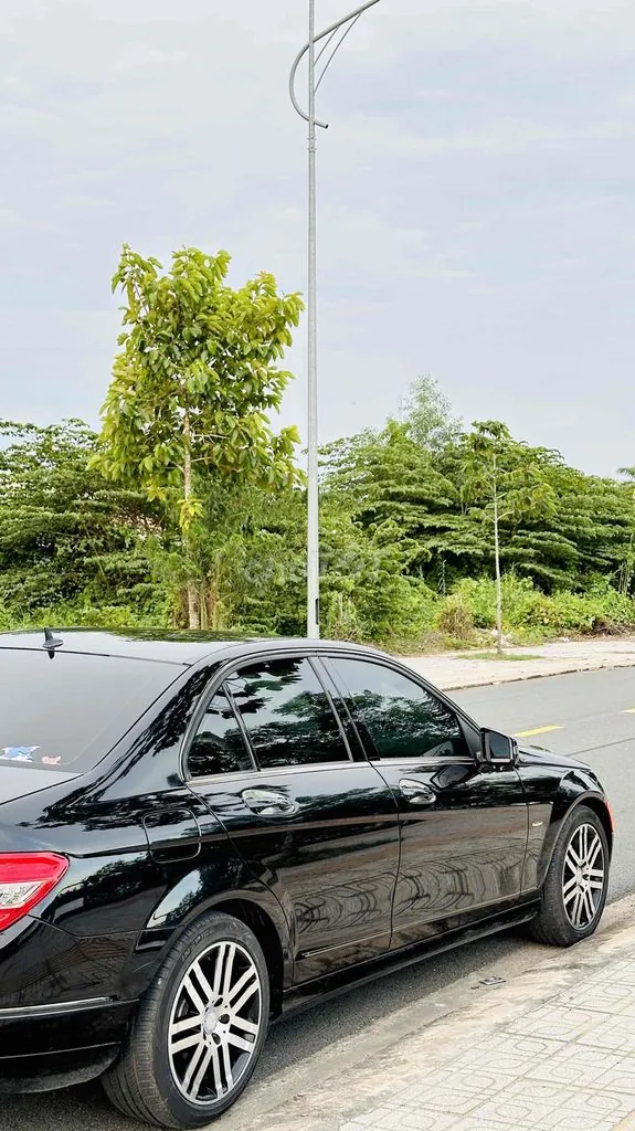 Mercedes-Benz C-Class 2009 photo 2