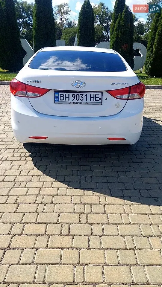 Hyundai Elantra 2011 photo 3