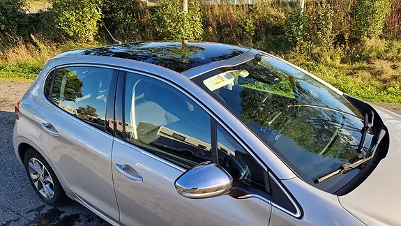 Peugeot 208 2015 photo 5