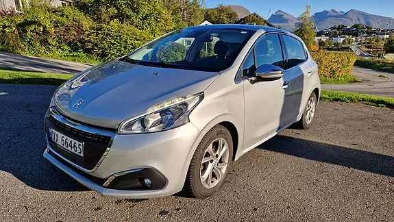 Peugeot 208 2015 photo 3