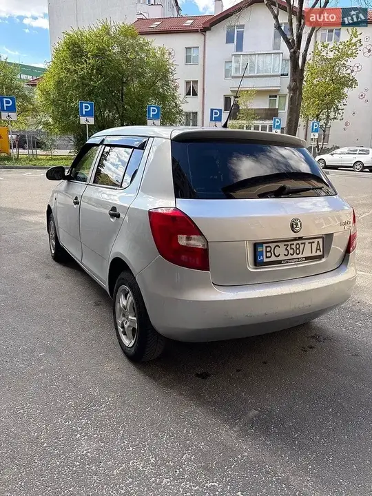 Skoda Fabia 2010 photo 3