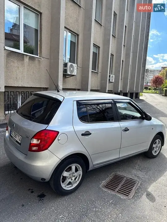 Skoda Fabia 2010 photo 4