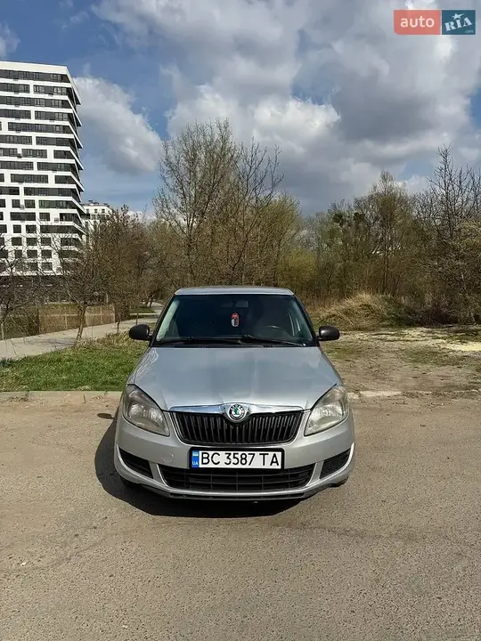 Skoda Fabia 2010 photo 5