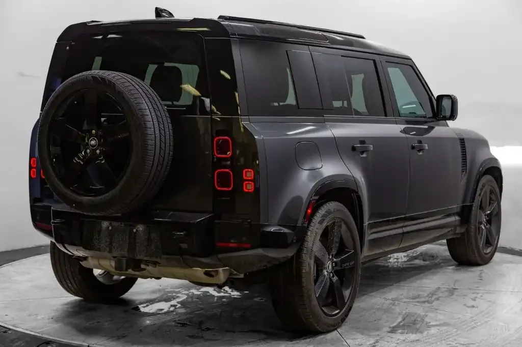 Land Rover Defender 2025 photo 4
