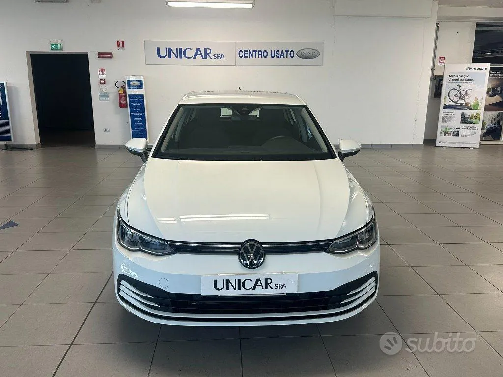 Volkswagen Golf 2023 photo 2