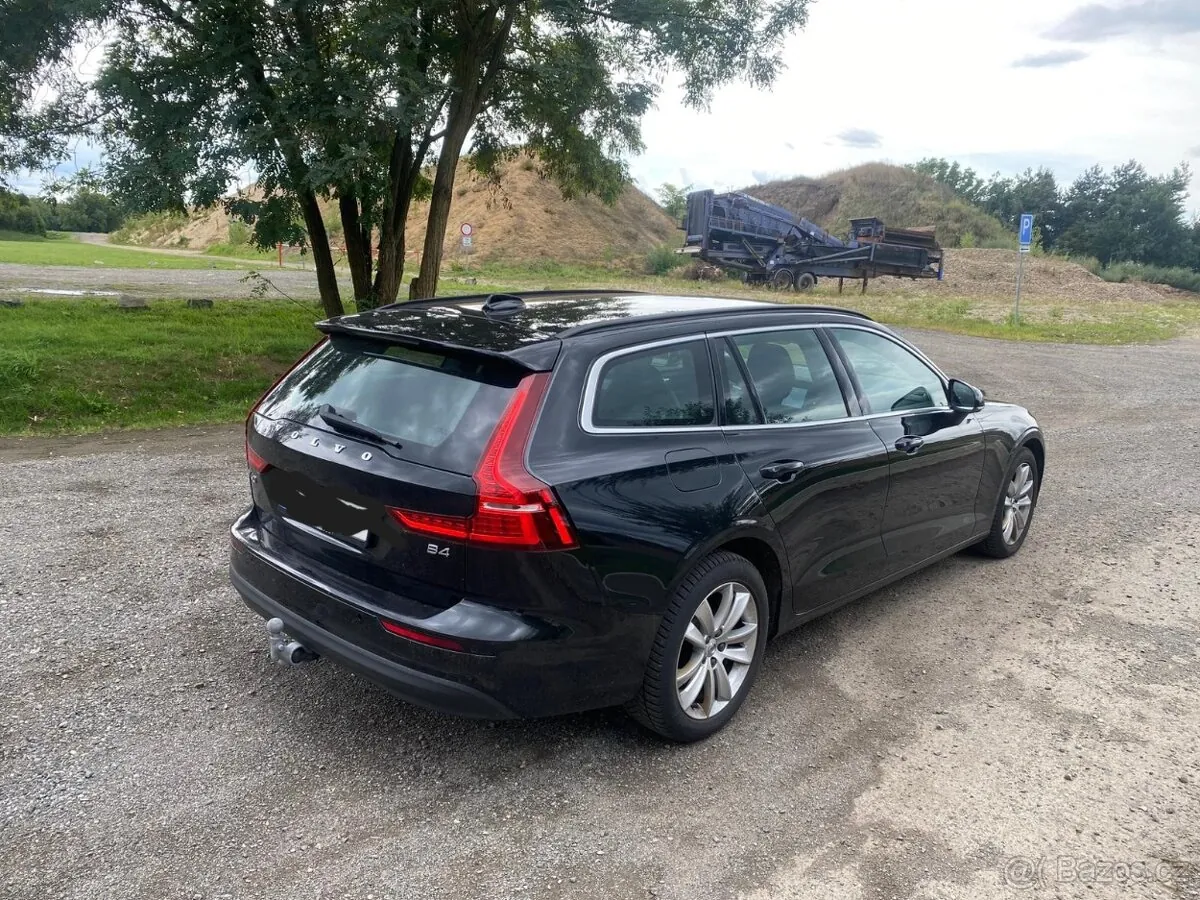 Volvo V60 2024 photo 2