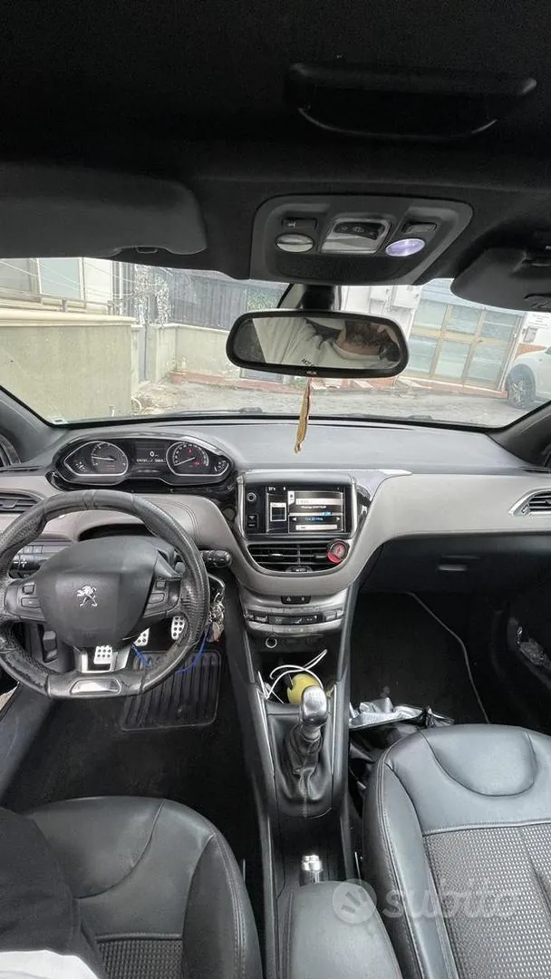 Peugeot 208 2013 photo 4