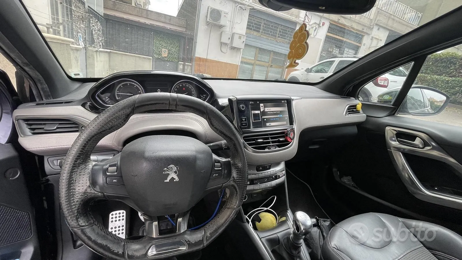 Peugeot 208 2013 photo 5