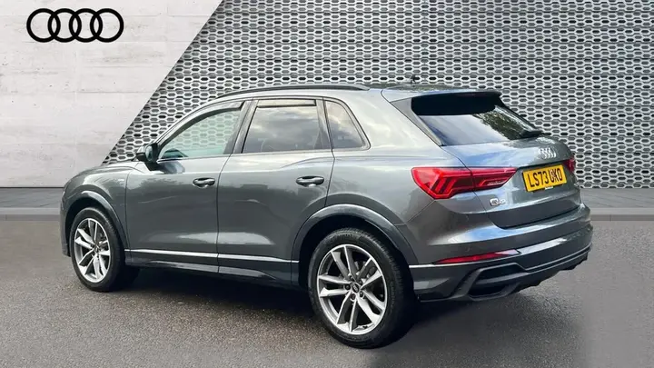 Audi Q3 2023 photo 3