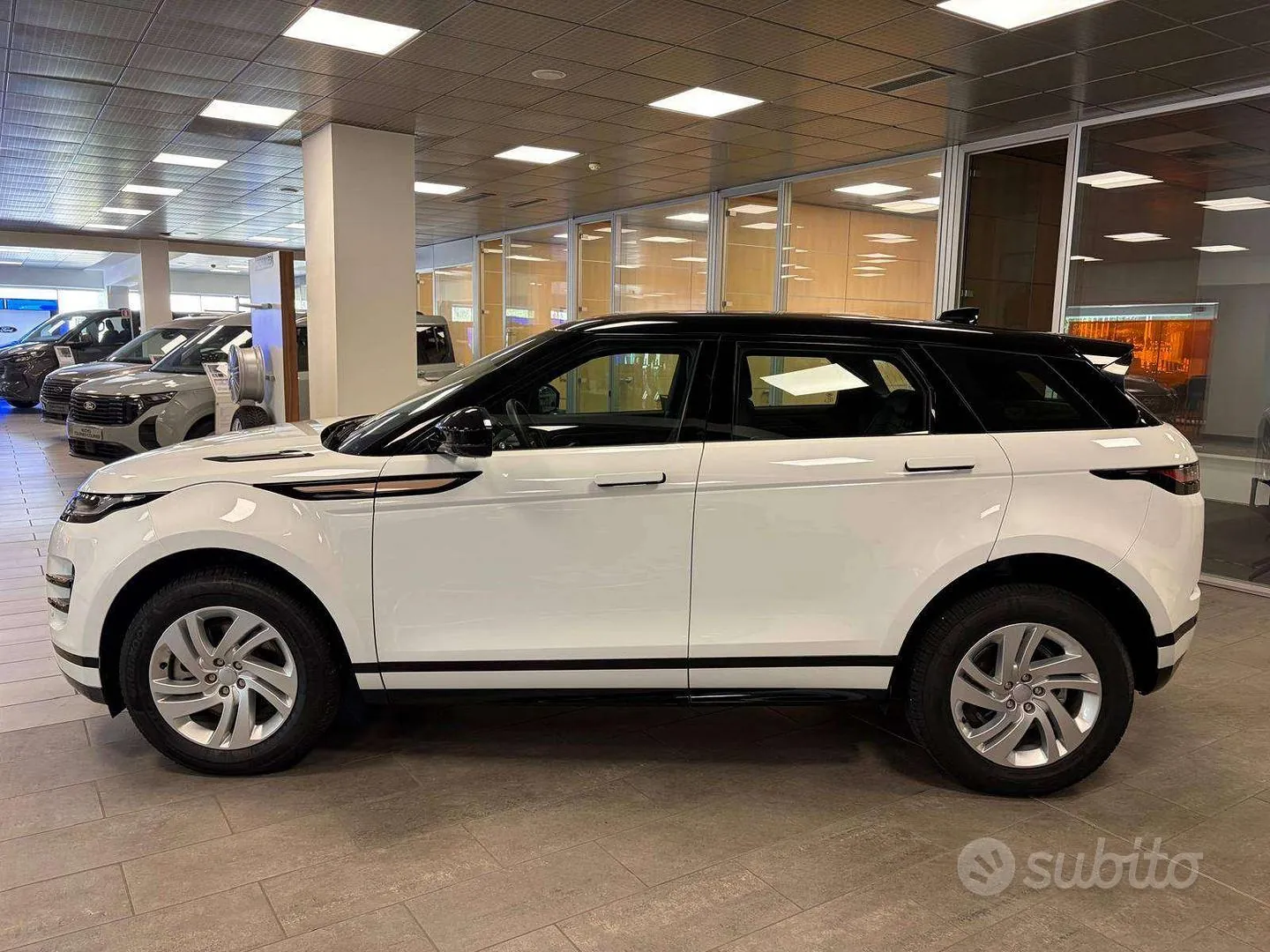 Land Rover Range Rover Evoque 2022 photo 4