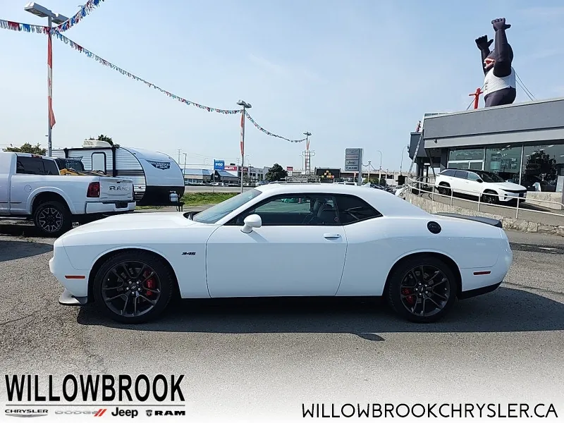 Dodge Challenger 2023 photo 2