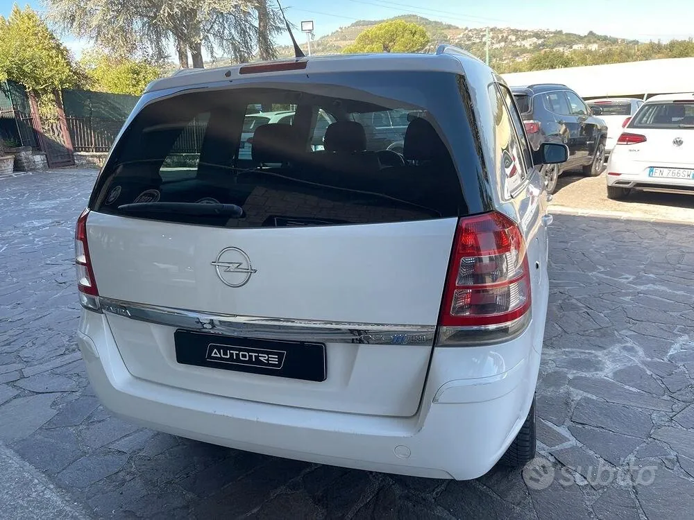 Opel Zafira 2012 photo 4
