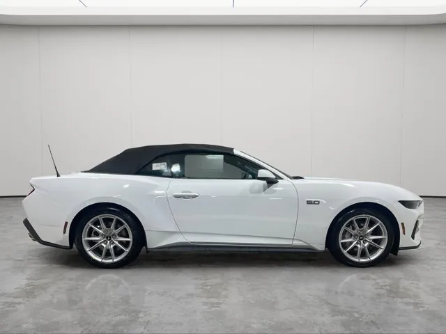 Ford Mustang 2026 photo 2