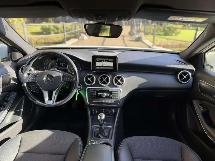 Mercedes-Benz A 180 2015 photo 5