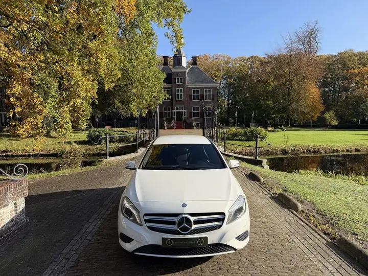 Mercedes-Benz A 180 2015 photo 3