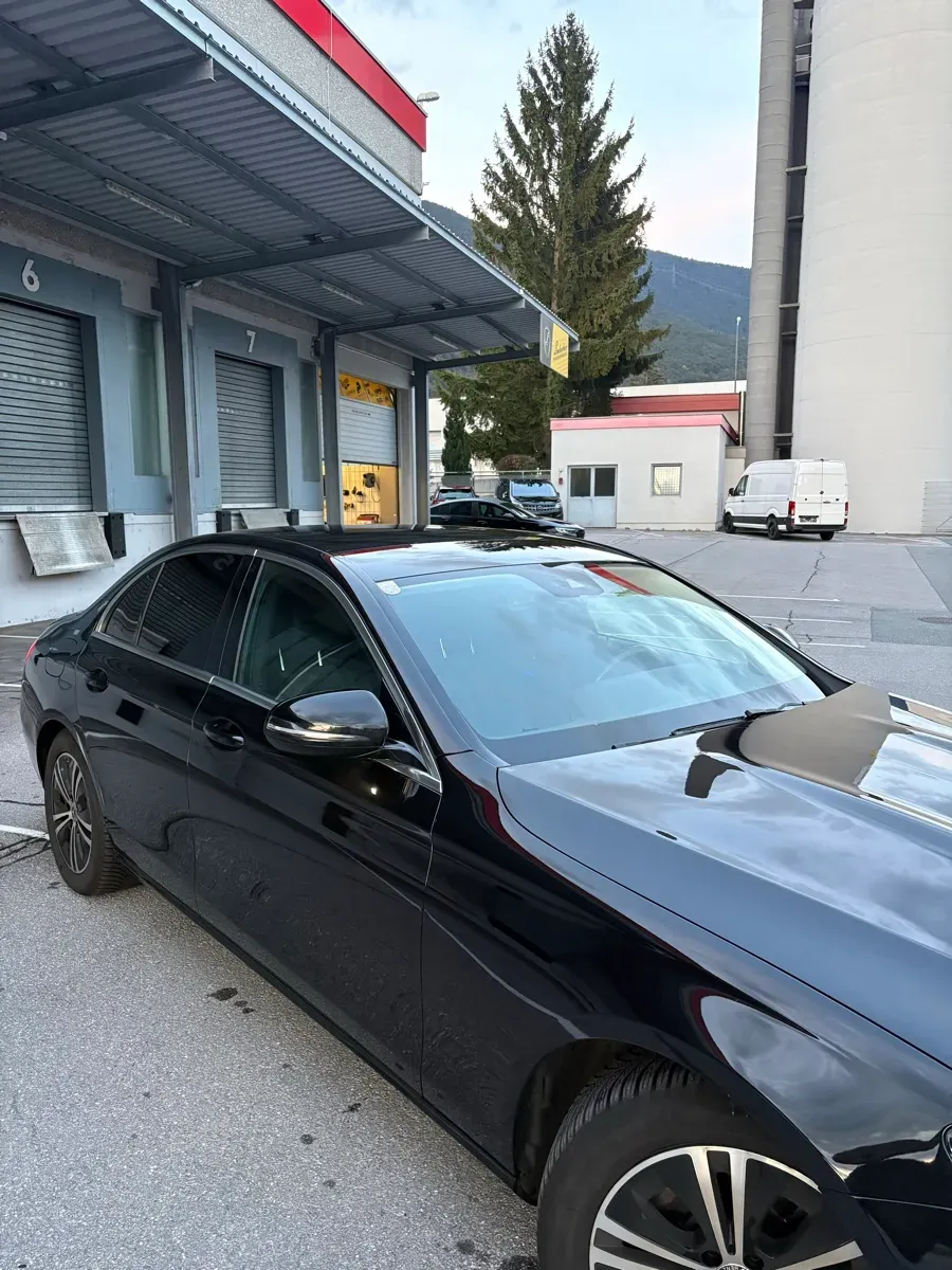 Mercedes-Benz E-Class 2023 photo 3