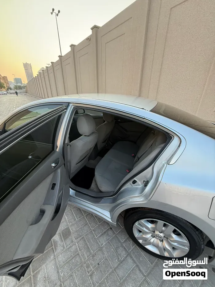 Nissan Altima 2011 photo 2