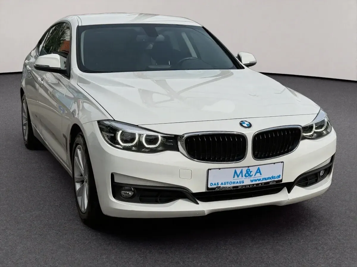 BMW 3 Series 2020 photo 3