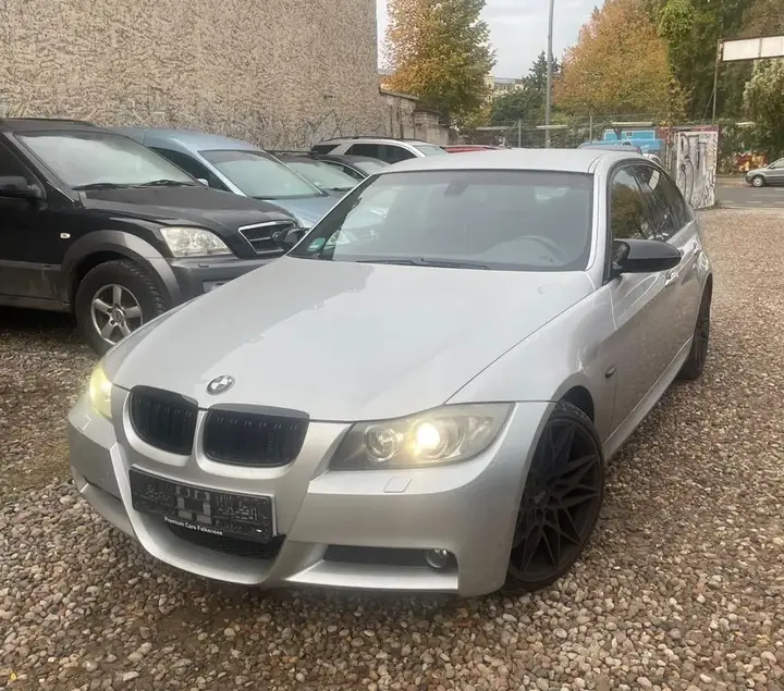 BMW 320I