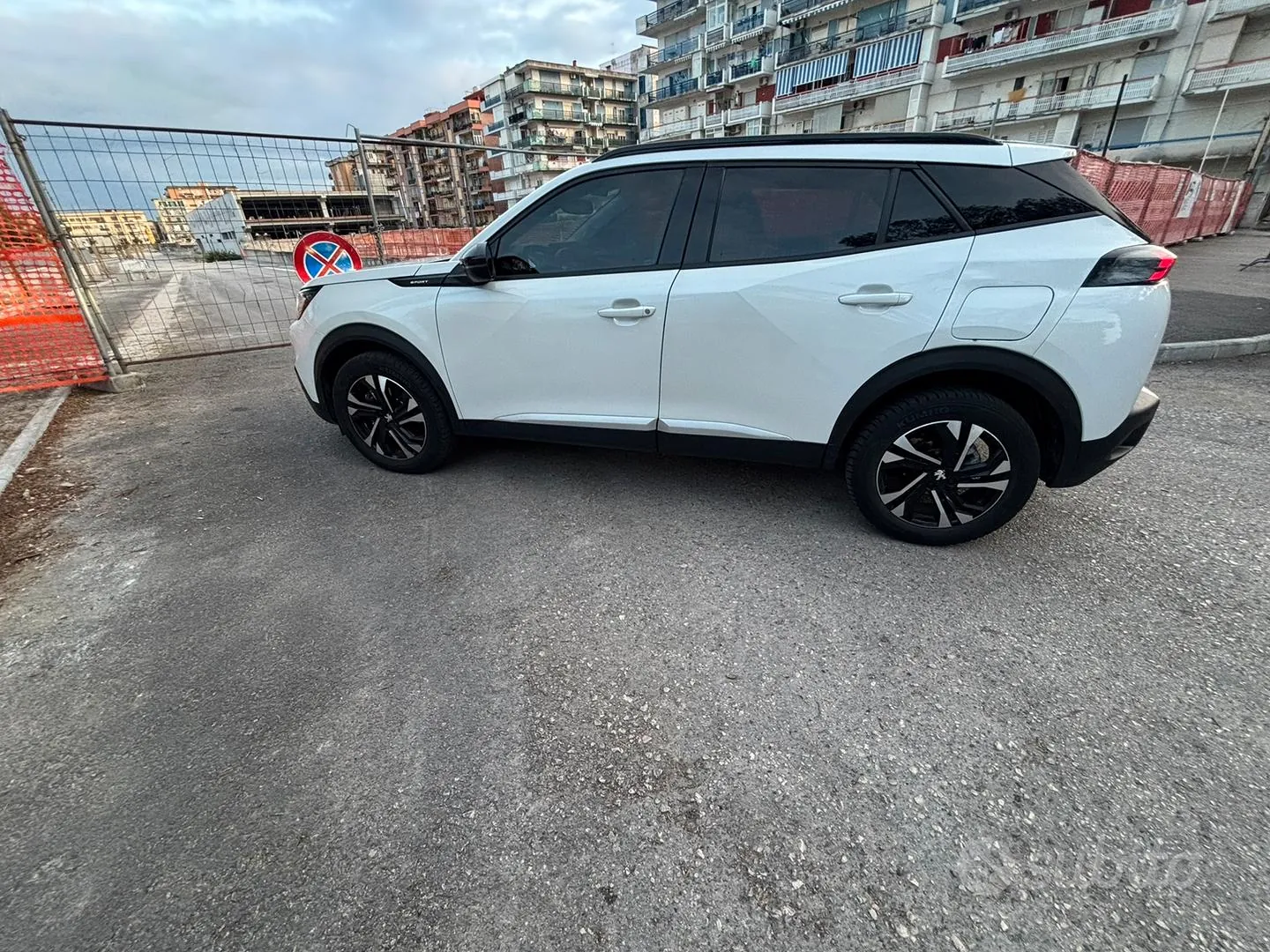 Peugeot 2008 2023 photo 4